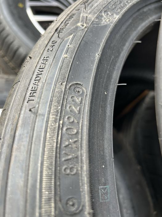 Гуми 2 бр 255/35/18 Nitto Нови Made in Japan