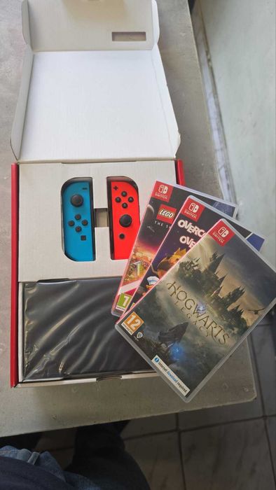 Nintendo Switch Oled + 3 Игри