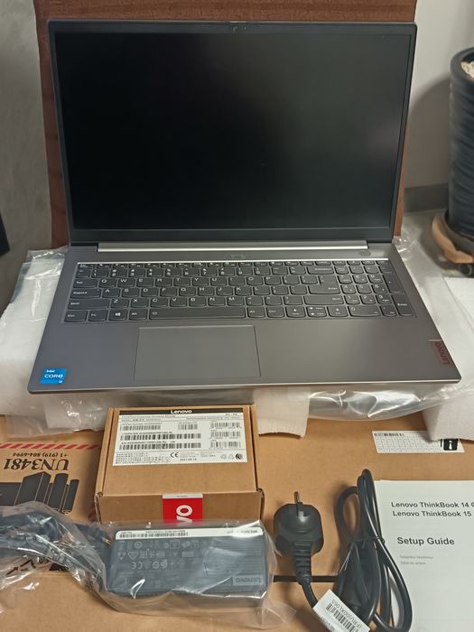 Vând laptop lenevo nou