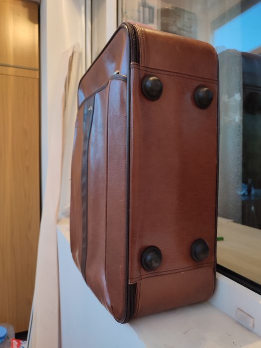 Продам советские чемоданы