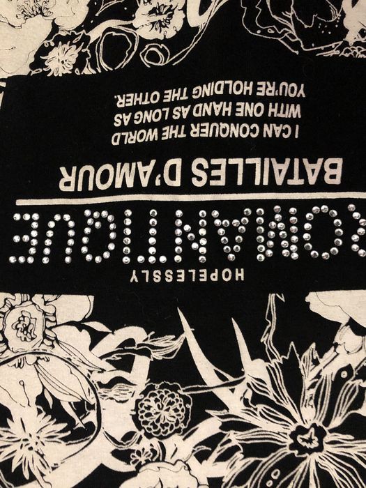 Продаются спорт. костюм и две маечки.