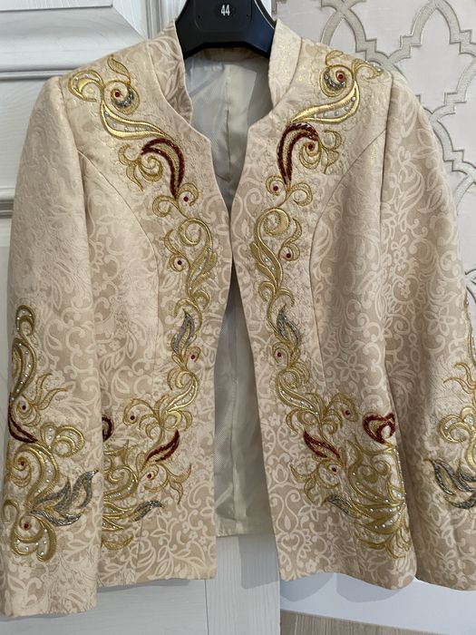 Улттык жакет сатылады