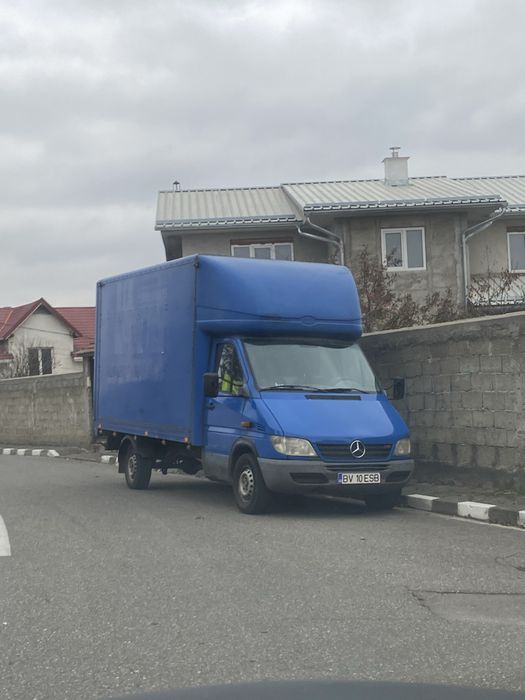 Vand sau schimb camioneta carosata de 3,5T cu lift hidraulic.
