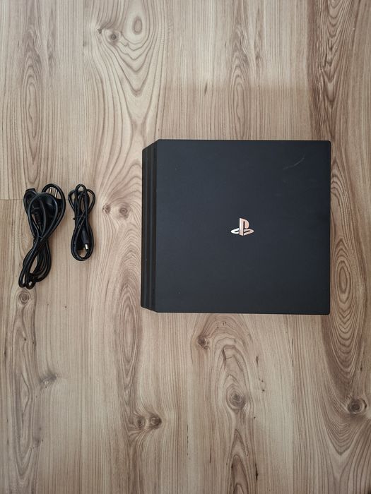 PS4 Pro 1tb + doua manete + jocuri