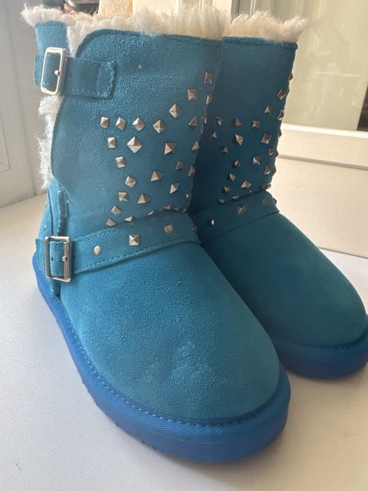 Продам уги для девочки