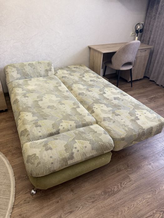 Тахта в среднем состоянии