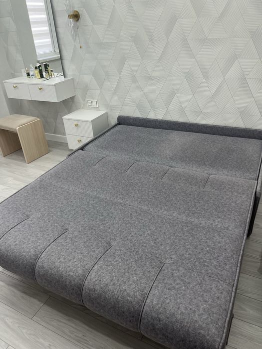 Продается диван раскладной 160*200.