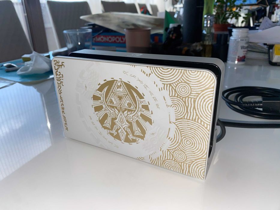 Nintendo Switch OLED Legend of Zelda Editie, + Joy-Cons si Accessori