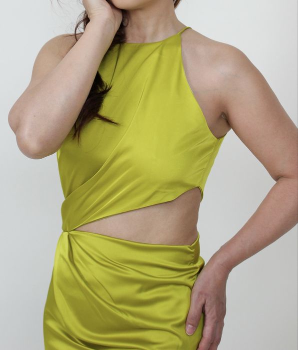 Вечернее платье в оливковом цвете