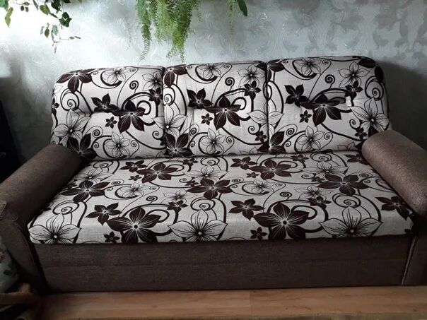 Диван раскладной в хорошем состоянии