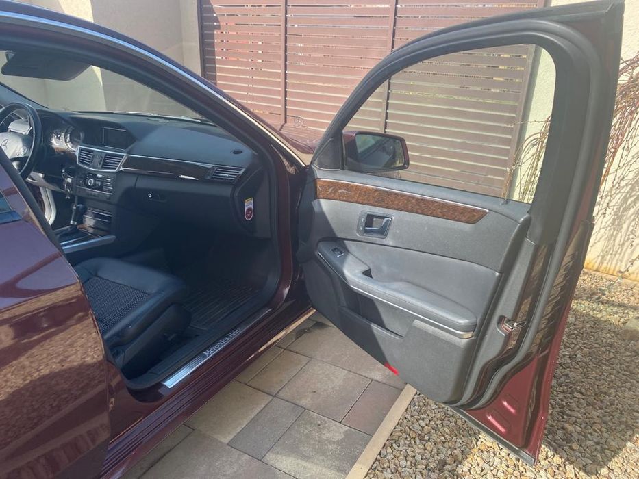 Mercedes E 220

Import Germania
In perfecta stare de functi