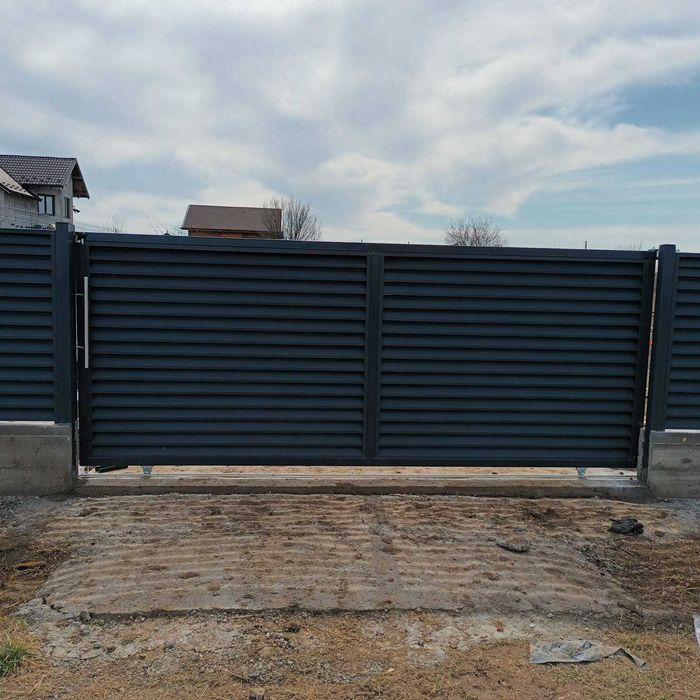 Garduri din sipca metalica, panou stil jaluzele, tabla, plasa si BCA