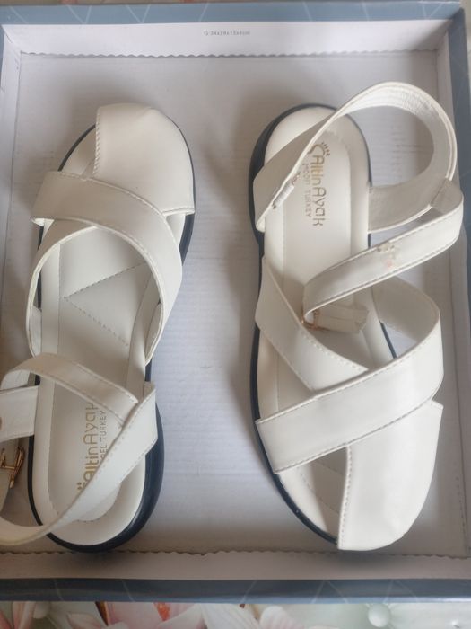 Продаются новые женские летние босоножки.