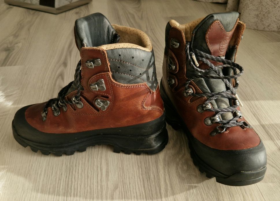 Bocanci Piele Hiking/Trekking Dama Marimea 36 Hanwag
