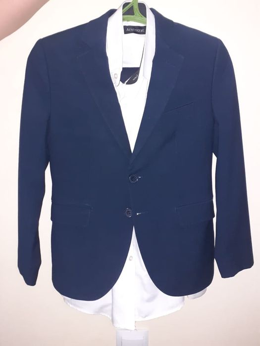 Школьный костюм на 2,3 класс.