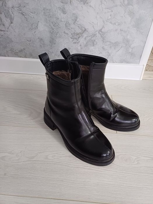 Продам женские сапоги