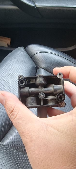 Клапан Разпределител за BMW X5 X6 E70 E71 компресор  въздушни възглавн