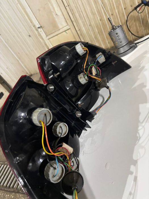 Фары задние приора 1