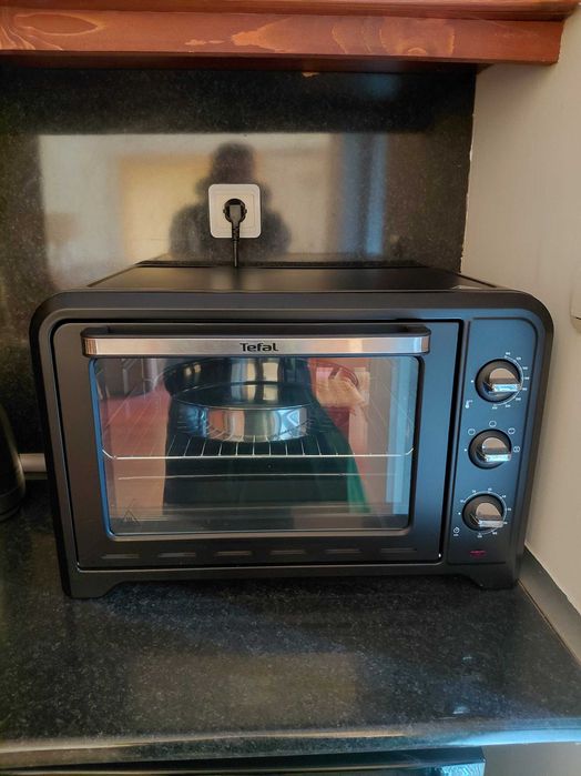 Черна минифурна Tefal