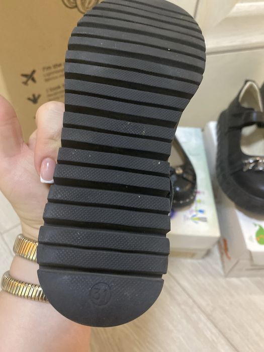 Школьная обувь на девочку 34 и 31 размер срочно