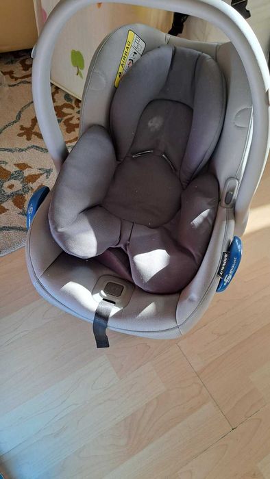 Продавам 2 столчета за кола