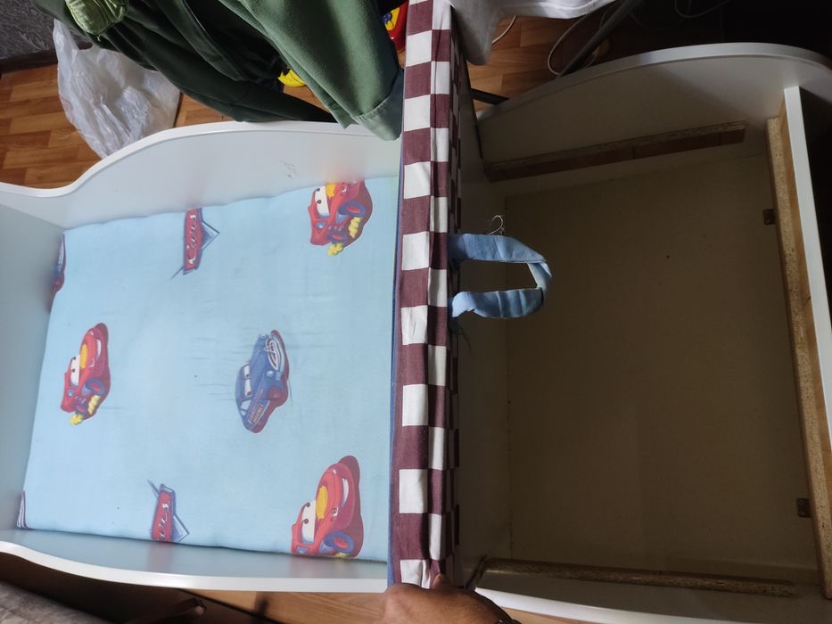 Продам детскую кроватку