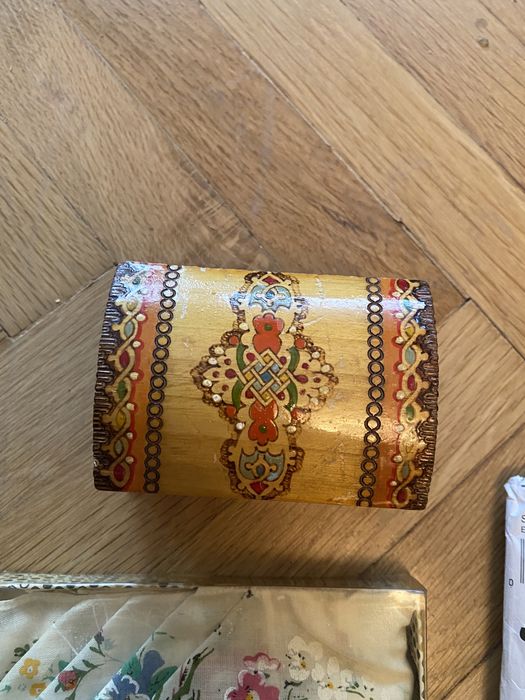 Ретро вещи: Кройки, дървена кутия, сватбени кърпички