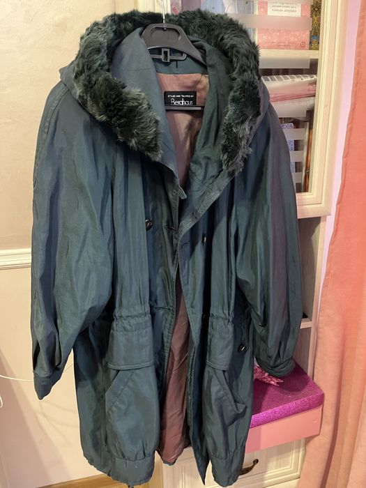 Продается Парка зимняя.