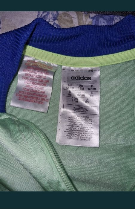 Vând trening adidas 12-18 luni