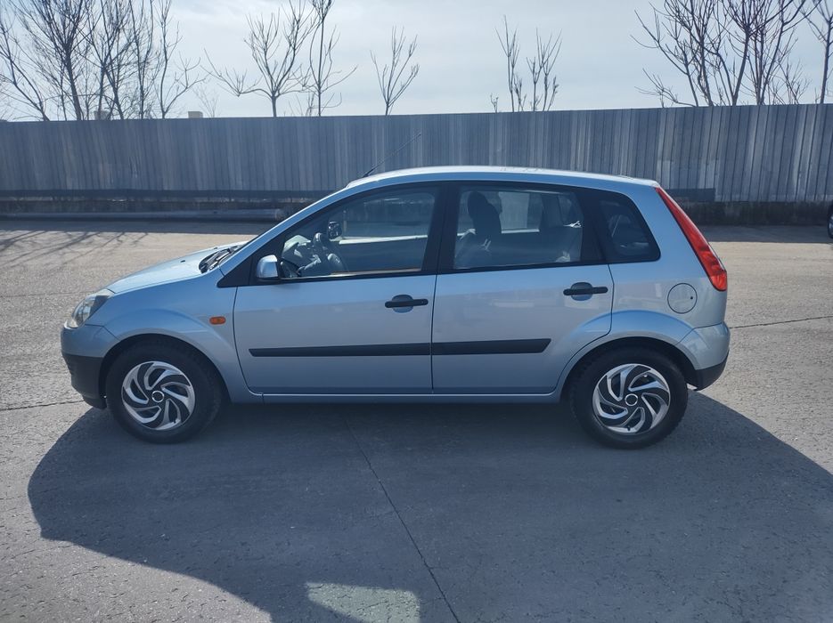 Ford fiesta benzina 13 impecabila preț 1600  euro