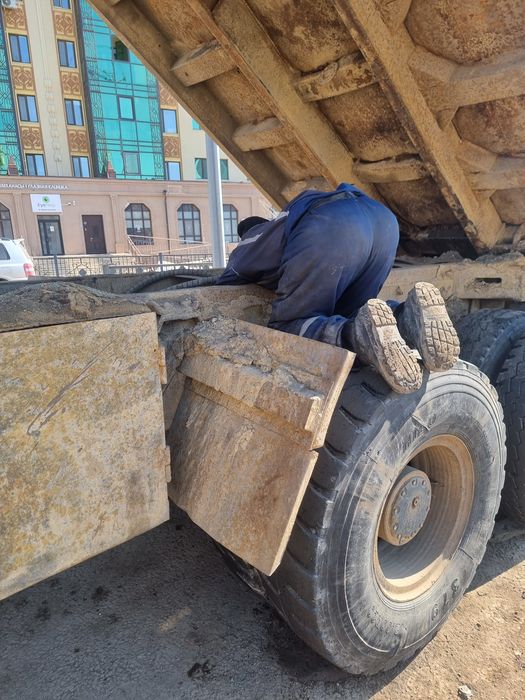 Самосвалы 25т,  погрузчик 2х куб