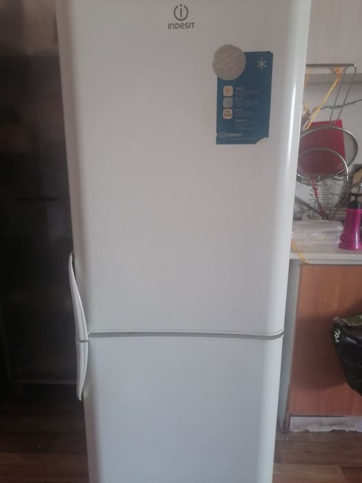 Холодильник Indesit
