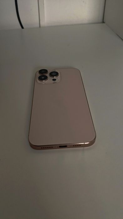 Smartphone Nou Auriu