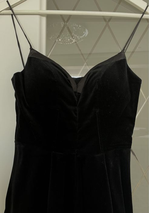 Срочно продам черное платье миди