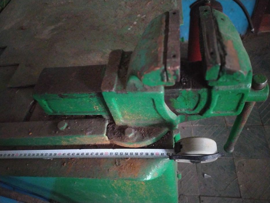 Продам стол слесарный