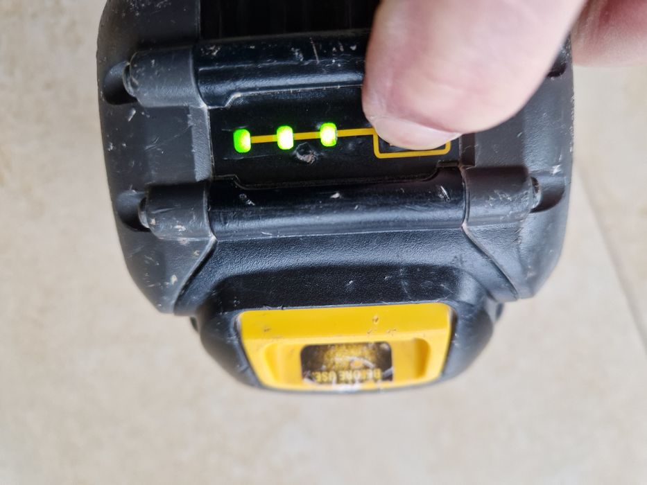 Dewalt DCB 115 - incarcator , acumulatori