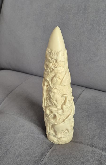 Гравирана статуетка от алабастър
