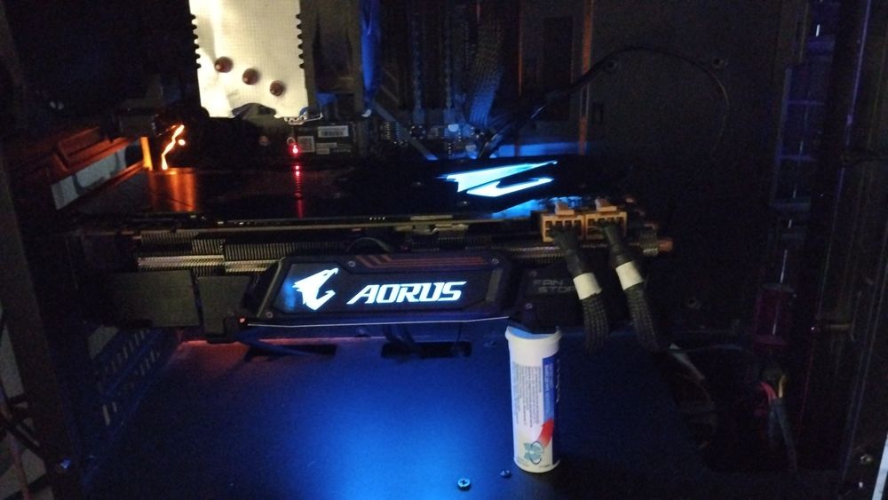 Продам Gigabyte AORUS GTX 1080 Ti 11GB | Идеальные температуры 60°C |