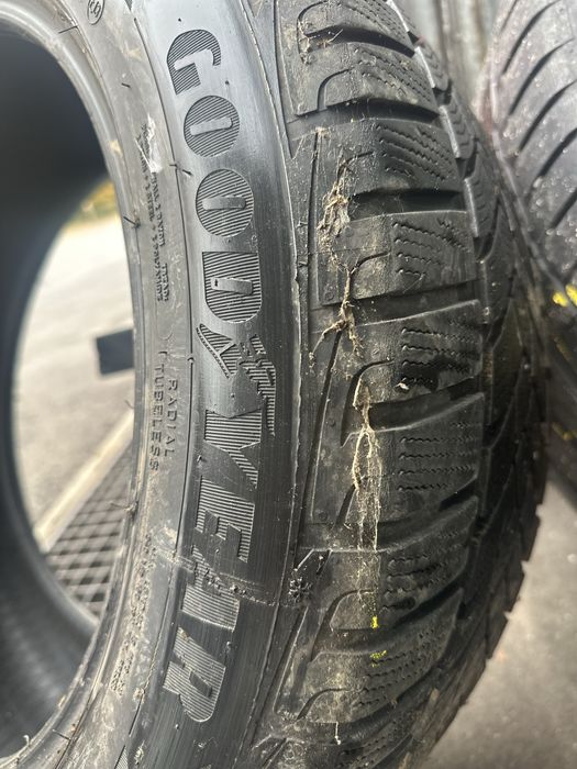225 55 17 goodyear runflat iarna anvelope impecabile