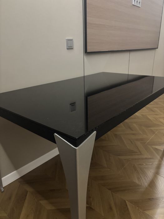 Стол стекльянный Италия