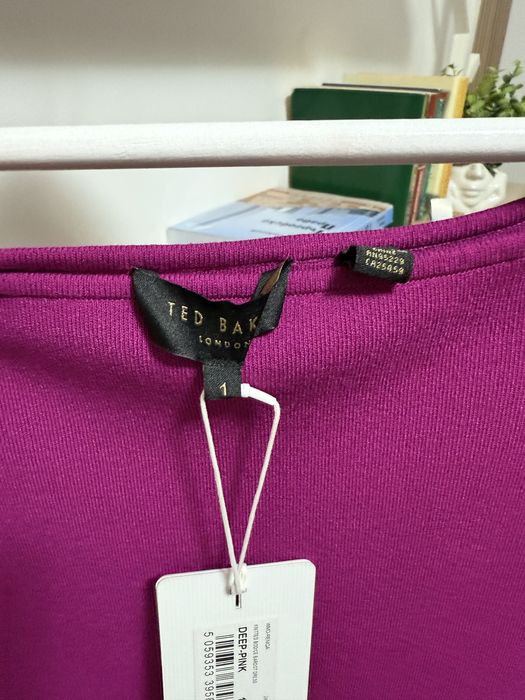 Нова рокля плисе на Ted Baker , размер С