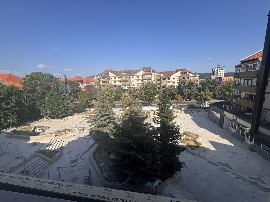 Inchiriez apartament 2 camere in Rm. Valcea, centru
