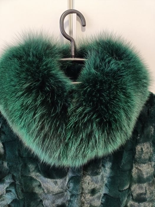 Haină din blană naturală de vizon / nurcă și guler din blană de vulpe