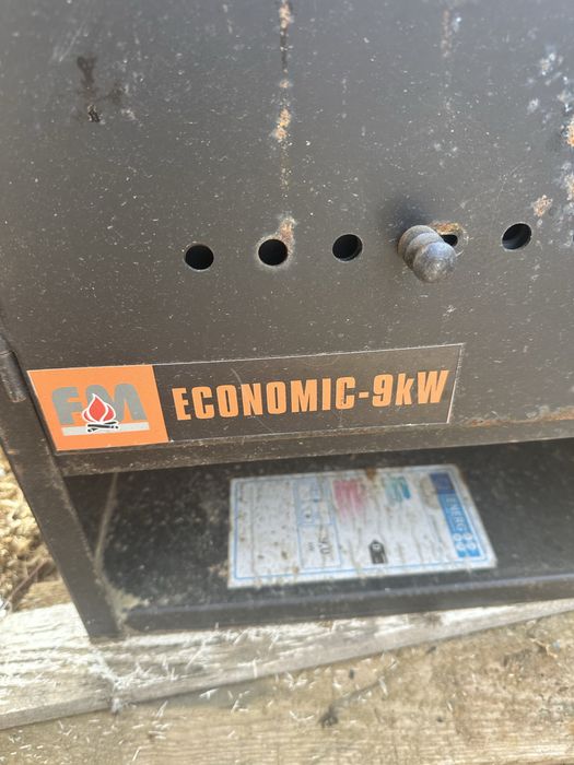 Vând șemineu pe lemne