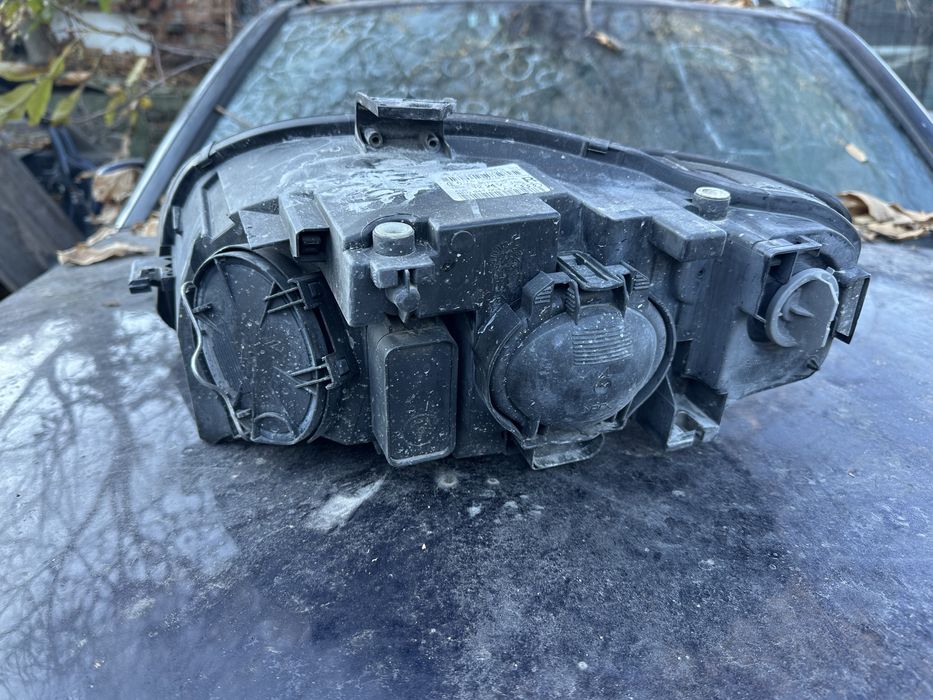 Audi 4 десен  фар 2005-07