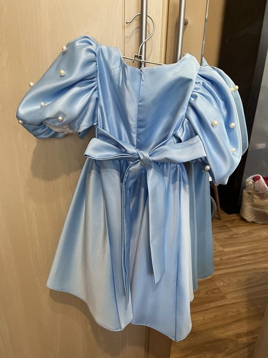 Продам платье на 3-5 лет