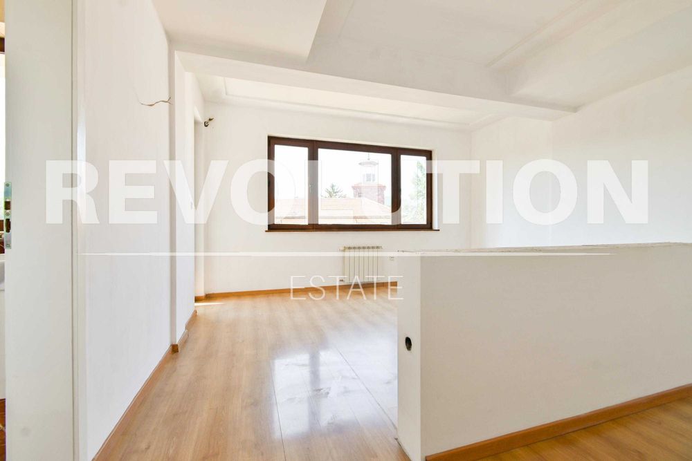 Къща на два етажа в гр. Банкя