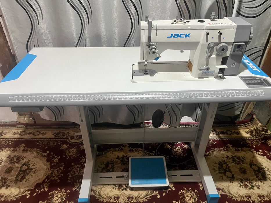 Mașină de cusut industrială in zig-zag si linia JACK JK-20U-53Z