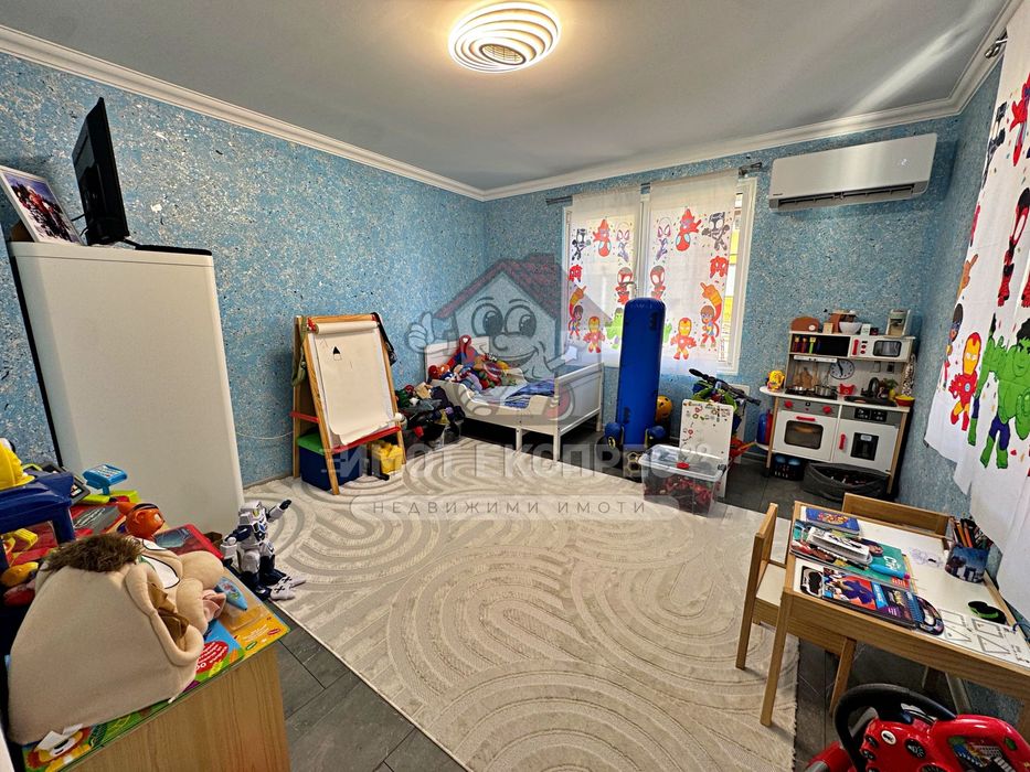 Самостоятелна къща, с двор, кв.Метоха