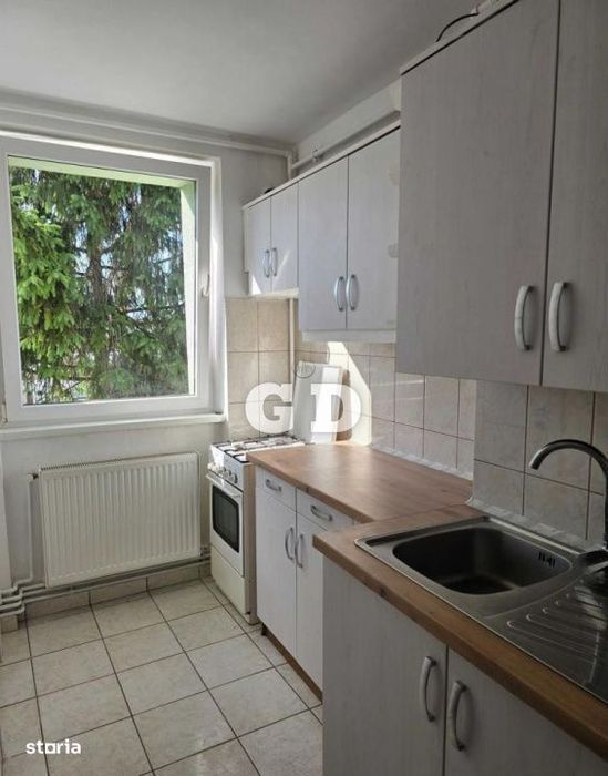 Apartament semidecomandat 2 camere de inchiriat zona Sub Arini